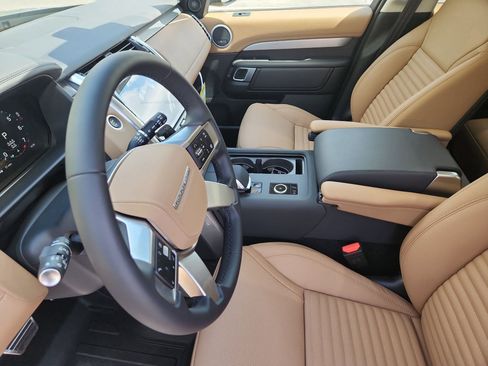 New 2026 Land Rover Discovery Limited Edition AWD/4WD image 14