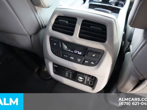 Used 2019 Honda Pilot Touring image 27