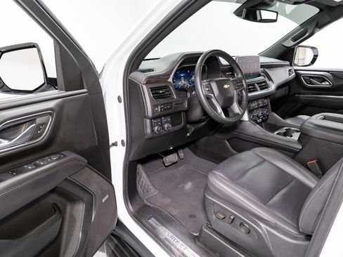 Used 2024 Chevrolet Suburban LT image 12