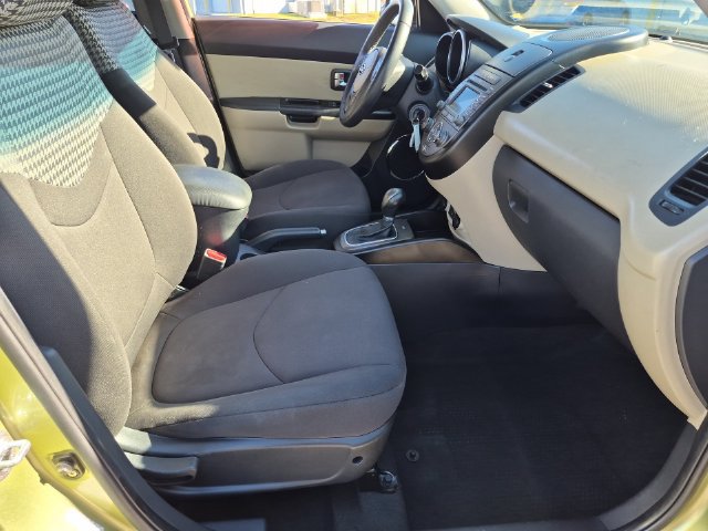 Used 2012 Kia Soul ! FWD image 38