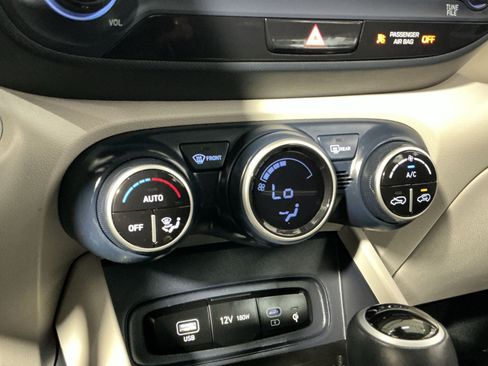 Used 2024 Hyundai Venue Limited FWD image 22