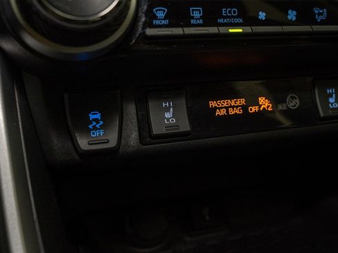 Used 2022 Toyota RAV4 XLE image 16