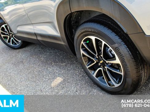 Used 2025 Chevrolet TrailBlazer LT FWD image 14