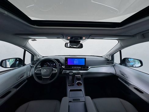 Used 2025 Toyota Sienna XLE w/ XLE Plus Package image 40