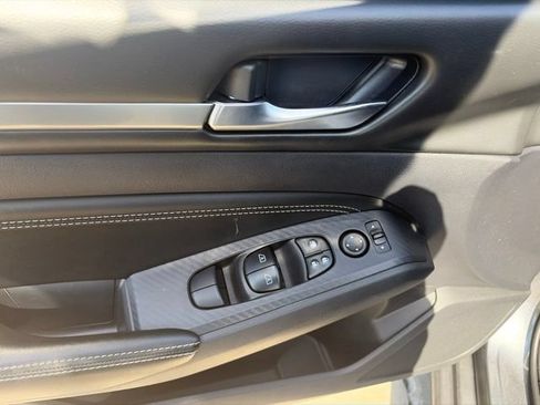 Used 2019 Nissan Altima 2.5 SV FWD image 9