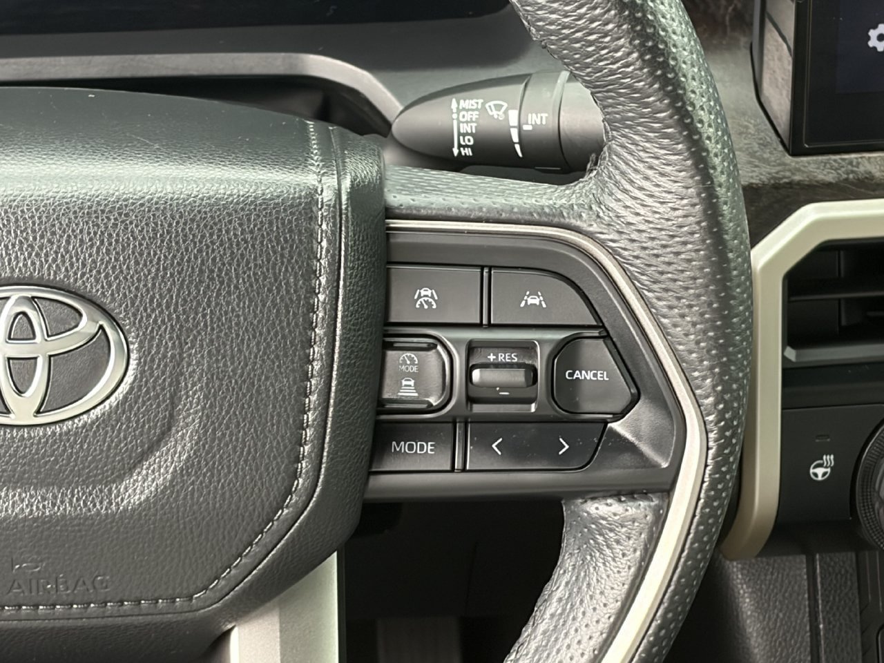 Used 2025 Toyota Tacoma Limited AWD/4WD image 21