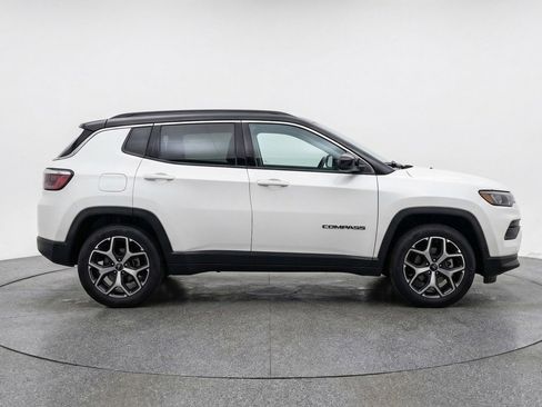 Used 2025 Jeep Compass Limited image 8