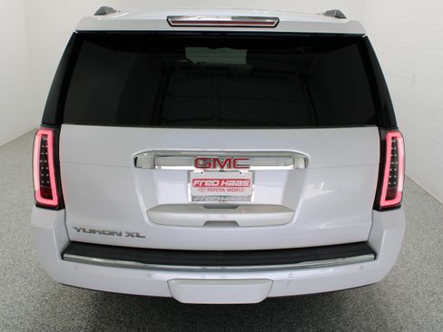 Used 2016 GMC Yukon XL Denali w/ Open Road Package AWD/4WD image 8
