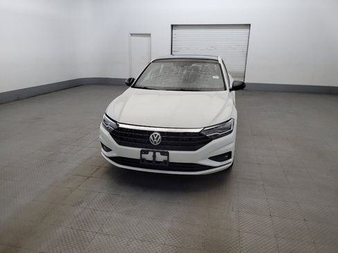 Used 2019 Volkswagen Jetta R-Line w/ R-Line Cold Weather Package FWD image 15
