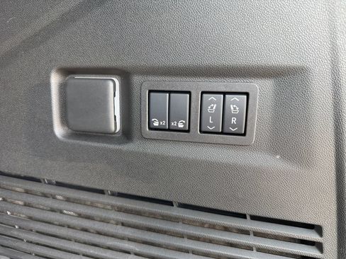 Used 2025 GMC Yukon Denali w/ Sun & Power Step Package AWD/4WD image 49