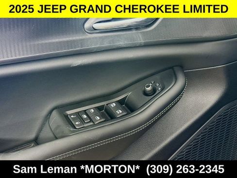 New 2025 Jeep Grand Cherokee L Laredo image 17