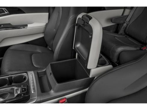 Certified 2024 Kia Carnival EX FWD image 17