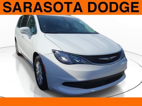 Used 2021 Chrysler Voyager Lxi FWD image 1