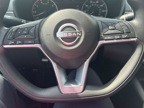 Used 2025 Nissan Altima 2.5 SV FWD image 12
