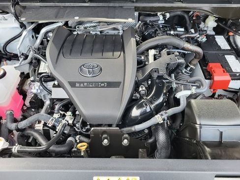 Used 2025 Toyota Highlander XLE image 11