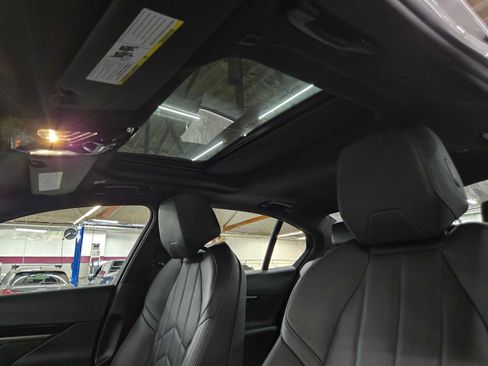 Used 2024 BMW 530i xDrive AWD/4WD image 23
