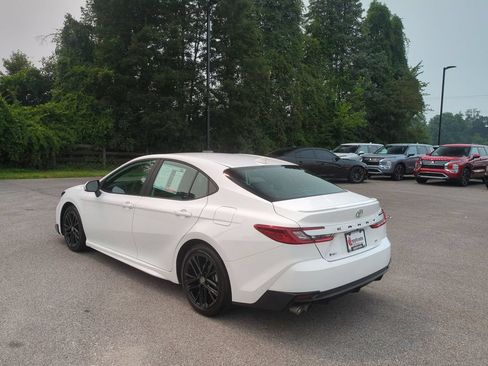 Used 2025 Toyota Camry SE FWD image 7