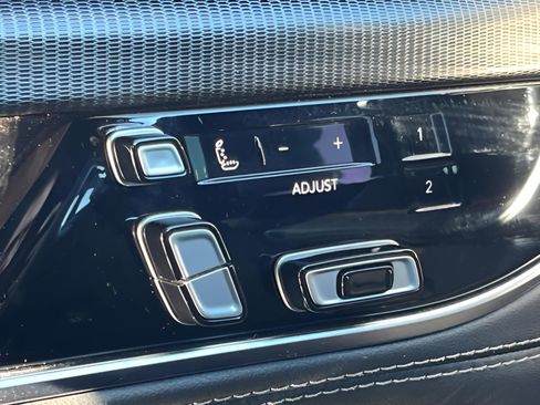 Used 2023 Jeep Grand Wagoneer Series II image 20