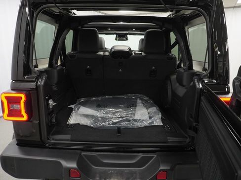 New 2026 Jeep Wrangler Unlimited Sahara AWD/4WD image 31