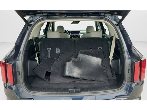 Used 2023 Kia Sorento EX w/ Panoramic Sunroof Package FWD image 8