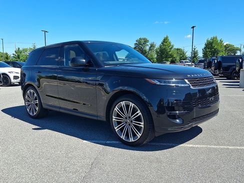 Used 2024 Land Rover Range Rover Sport SE AWD/4WD image 6