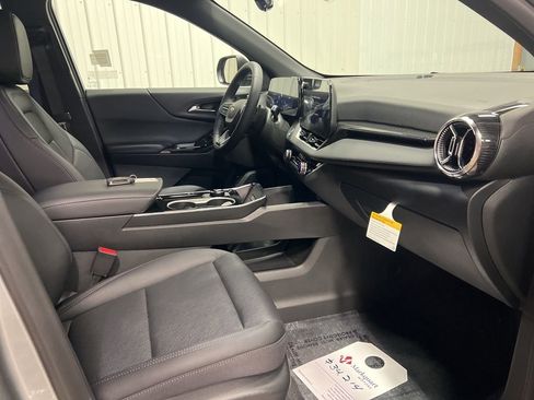 New 2026 Chevrolet Equinox LT image 8