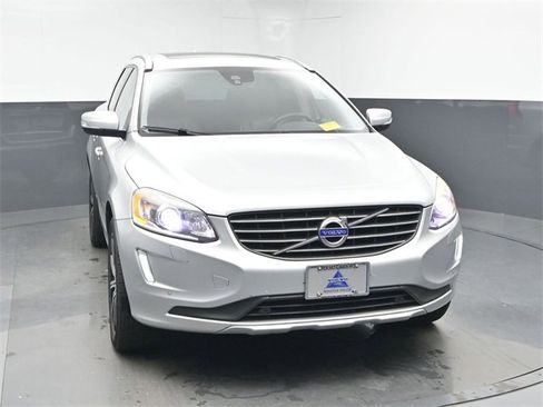 Used 2017 Volvo XC60 T6 Inscription w/ Climate Package image 2