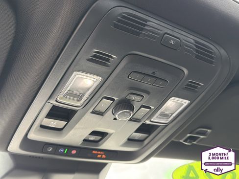 Used 2024 Cadillac Escalade Sport w/ LPO, ONYX Package image 21