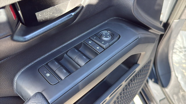 Used 2025 Toyota Tacoma SR5 AWD/4WD image 17