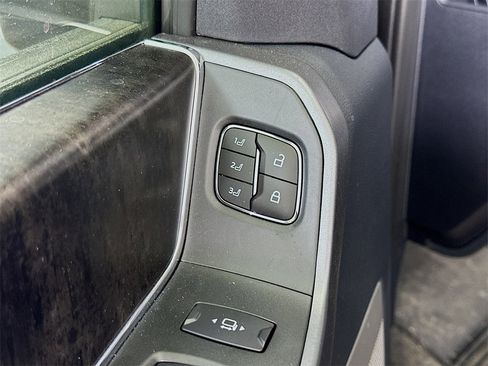 Used 2025 Ford F350 Lariat w/ Chrome Package image 21