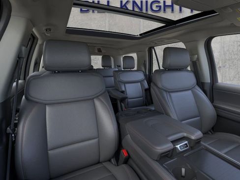 New 2025 Ford Expedition Active image 10