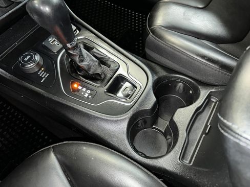 Used 2020 Jeep Cherokee Latitude Plus w/ Cold Weather Group image 14