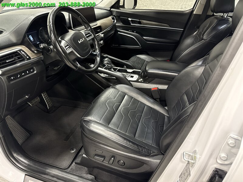 Used 2022 Kia Telluride SX w/ SX Prestige Package AWD/4WD image 3
