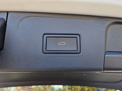 Certified 2022 Volkswagen Atlas SE w/ Panoramic Sunroof Package image 22