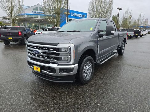 Used 2024 Ford F350 Lariat image 2