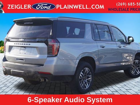 Used 2025 Chevrolet Suburban Z71 image 5