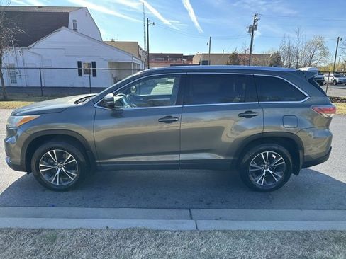 Used 2016 Toyota Highlander XLE image 24