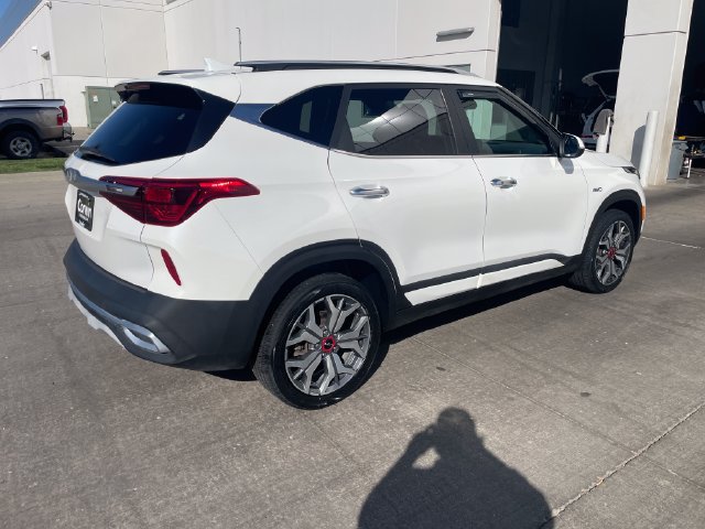 Used 2023 Kia Seltos SX w/ SX Sunroof Package AWD/4WD image 5