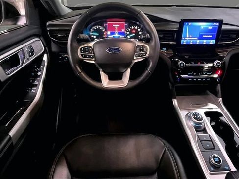 Used 2022 Ford Explorer Limited w/ Equipment Group 301A AWD/4WD image 18