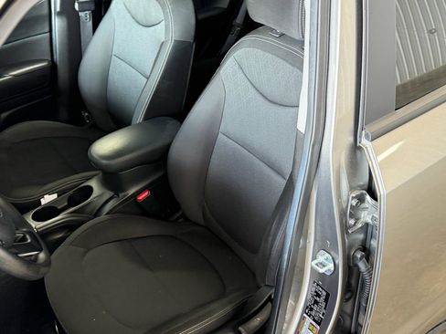 Used 2017 Kia Soul + FWD Hatchback 2.0L 4-Cyl image 7