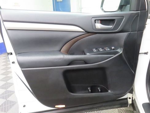 Used 2018 Toyota Highlander XLE image 58