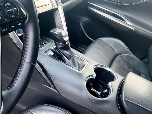 Used 2021 Toyota Venza XLE image 16