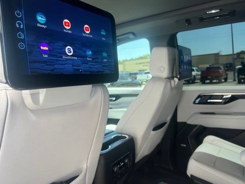 Used 2025 Chevrolet Tahoe Premier RWD image 28