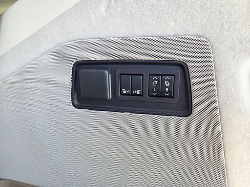 Used 2023 Cadillac Escalade Sport Platinum AWD/4WD image 11
