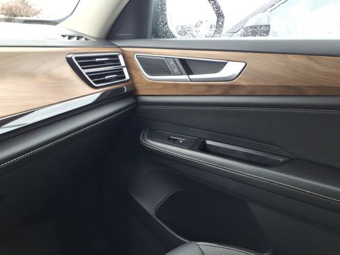 Certified 2025 Volkswagen Atlas SE image 20