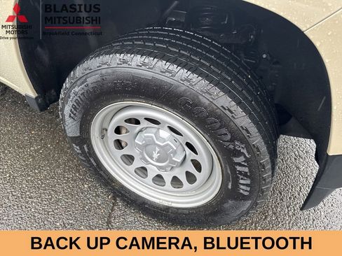 Used 2024 Chevrolet Colorado W/T RWD image 3