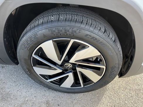 Used 2025 Volkswagen Atlas SE image 15