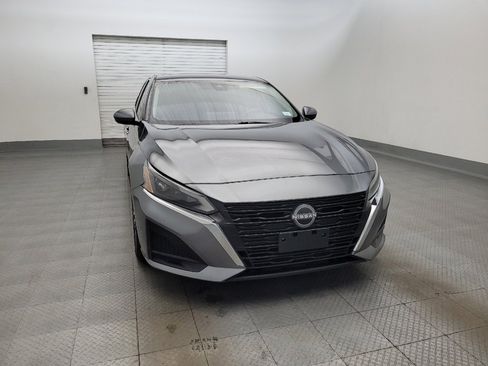Used 2023 Nissan Altima 2.5 SV w/ SV Premium Package FWD image 14