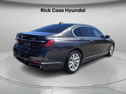 Used 2022 BMW 740i xDrive w/ Premium Package image 8