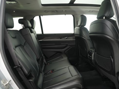 Used 2023 Jeep Grand Cherokee L Limited w/ Luxury Tech Group II image 14